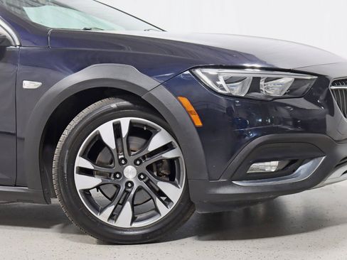 Used 2018 Buick Regal Preferred w/ Sights and Sounds Package AWD/4WD image 5