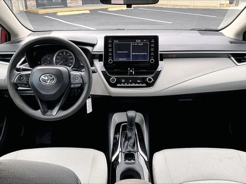 Used 2020 Toyota Corolla LE FWD image 5