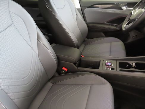 New 2026 Volkswagen Tiguan SE image 27