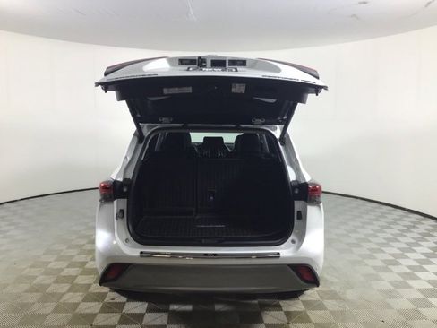 Used 2023 Toyota Highlander Platinum image 21