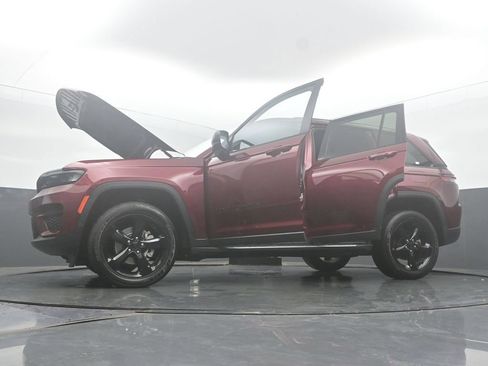 Used 2024 Jeep Grand Cherokee Altitude AWD/4WD image 62