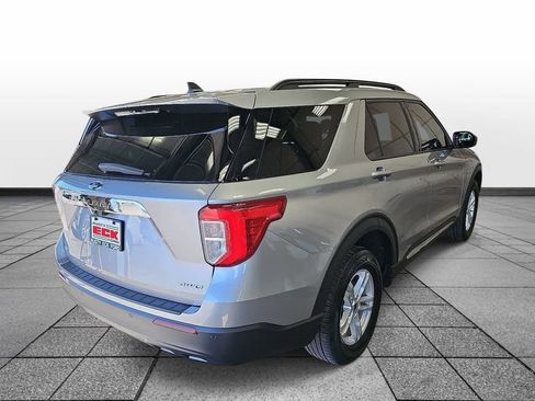 Used 2024 Ford Explorer XLT image 5