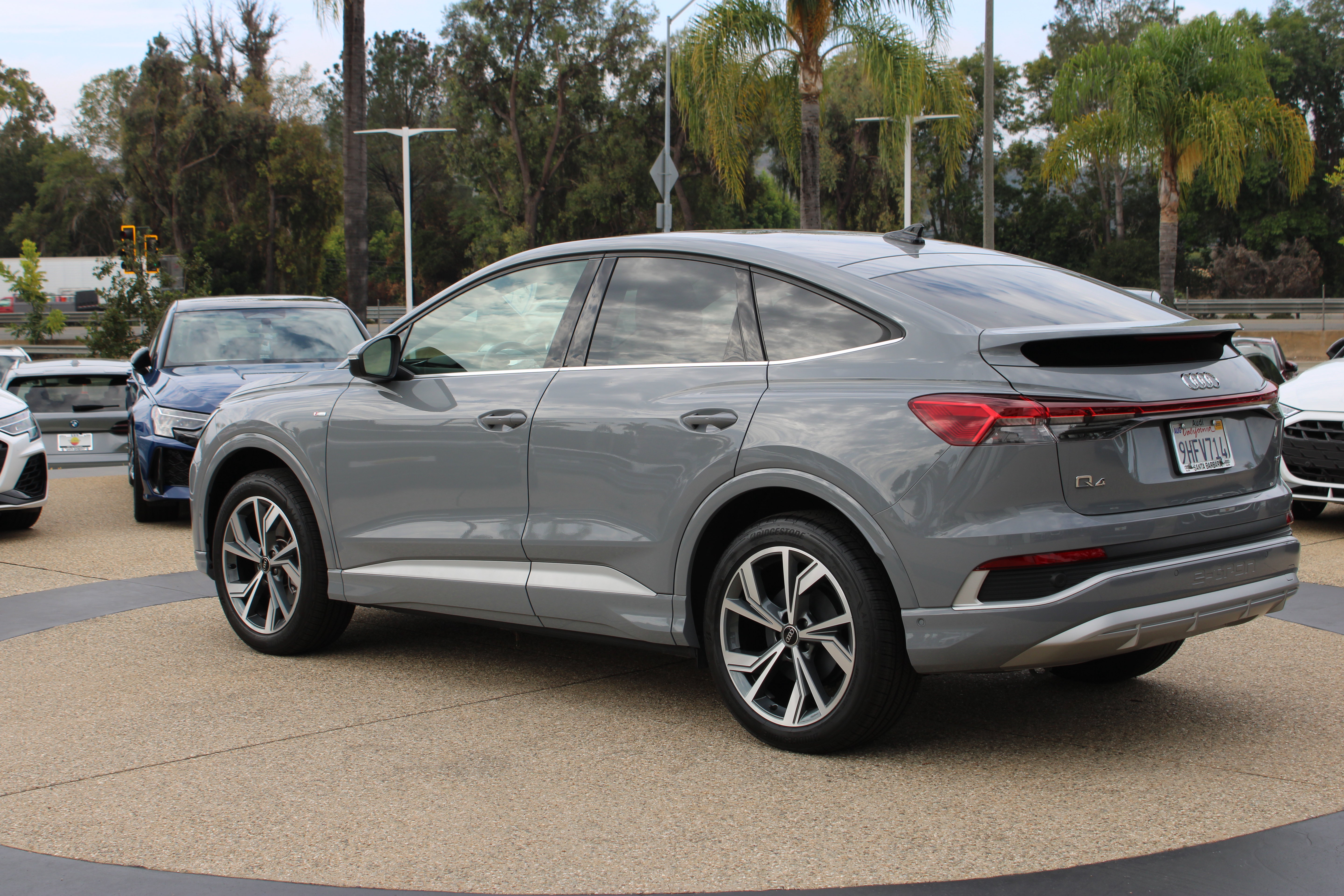 Used 2023 Audi Q4 e-tron Premium Plus w/ Premium Plus AWD/4WD image 3