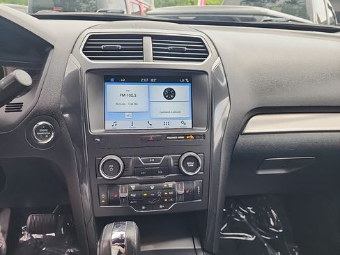 Used 2018 Ford Explorer XLT w/ Equipment Group 202A AWD/4WD image 15