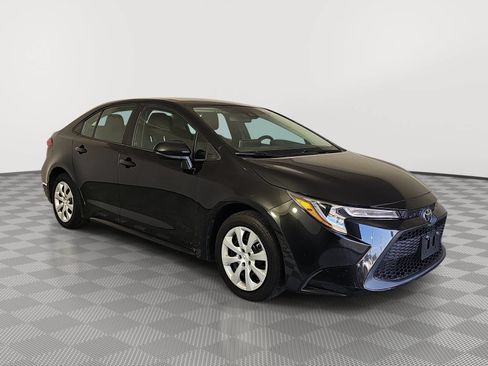 Used 2021 Toyota Corolla LE FWD image 2