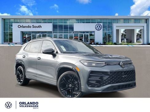 New 2026 Volkswagen Tiguan SE R-Line FWD image 1