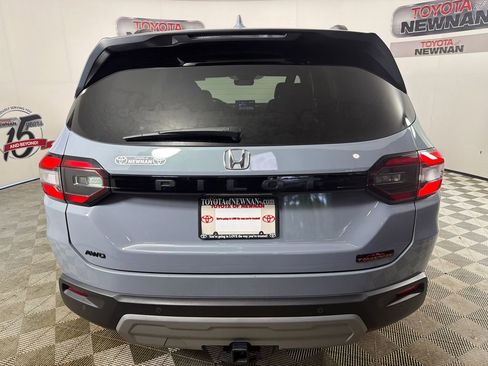 Used 2025 Honda Pilot TrailSport image 5