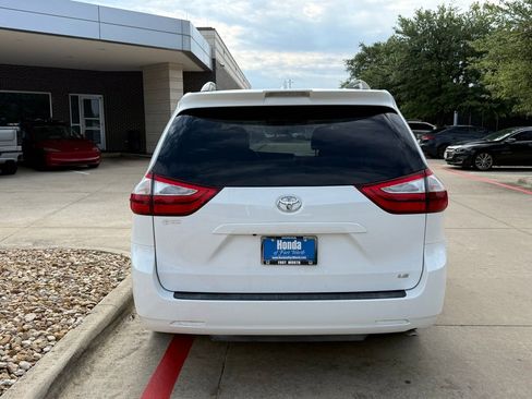 Used 2019 Toyota Sienna LE w/ LE Preferred Package FWD image 6
