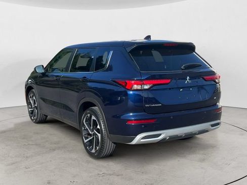 Used 2024 Mitsubishi Outlander SE Black Edition AWD/4WD image 3