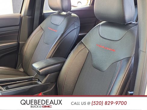 Used 2023 Jeep Compass Trailhawk AWD/4WD image 11