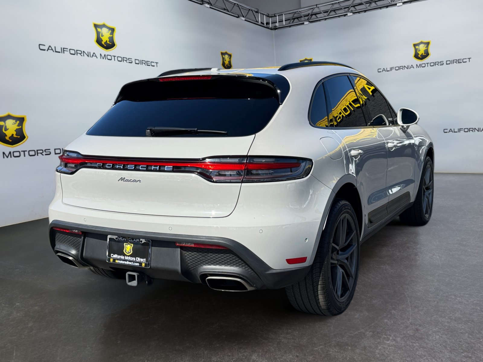 Used 2023 Porsche Macan w/ Premium Package Plus AWD/4WD image 5