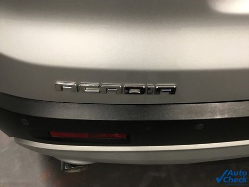 Used 2019 GMC Acadia SLT image 15