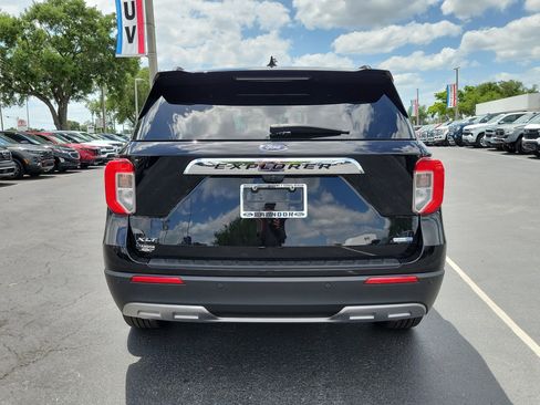 Used 2020 Ford Explorer XLT w/ Equipment Group 202A AWD/4WD image 8