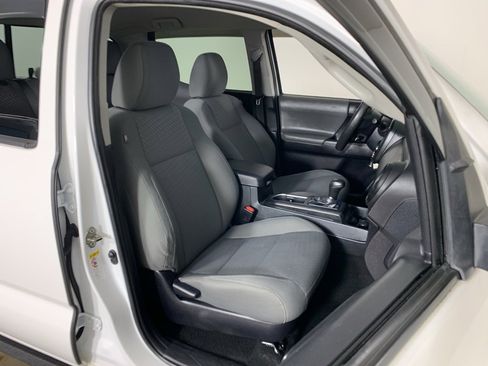 Used 2020 Toyota Tacoma SR image 32