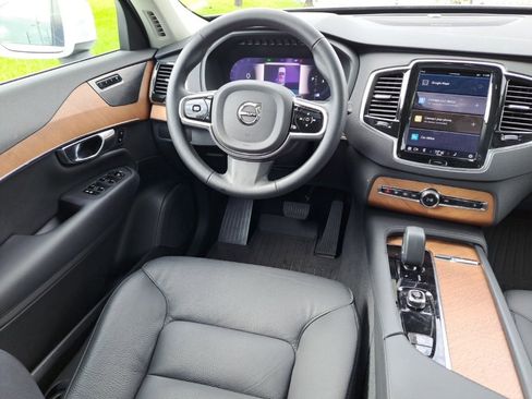 Used 2025 Volvo XC90 B5 Plus w/ Protection Package Premier image 12