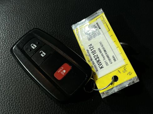 Used 2021 Toyota RAV4 XLE w/ XLE Grade Weather Package AWD/4WD image 46