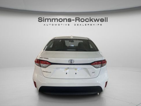 Used 2025 Toyota Corolla LE image 6