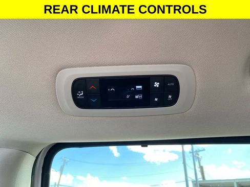 Used 2024 Chrysler Pacifica Touring-L FWD image 19