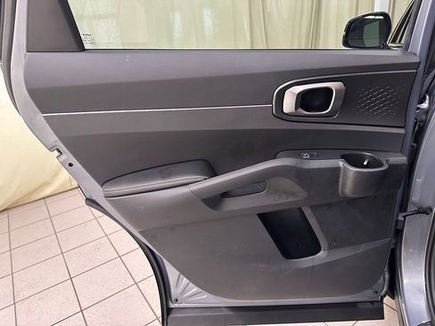 Used 2024 Kia Sorento S image 38