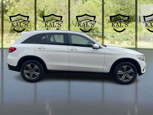 Used 2019 Mercedes-Benz GLC 300 4MATIC image 4
