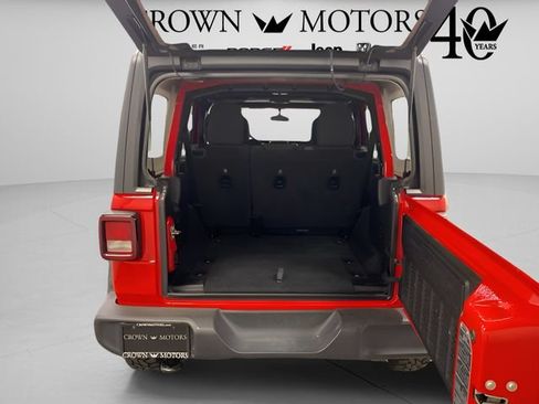Used 2018 Jeep Wrangler Unlimited Sport S AWD/4WD image 30