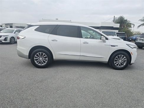 Used 2022 Buick Enclave Essence image 4