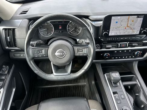 Used 2023 Nissan Pathfinder SL AWD/4WD image 14