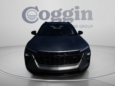 Used 2025 Chevrolet Trax RS FWD image 8