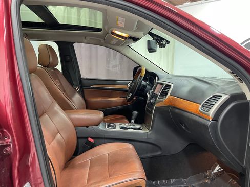 Used 2013 Jeep Grand Cherokee Overland AWD/4WD image 32