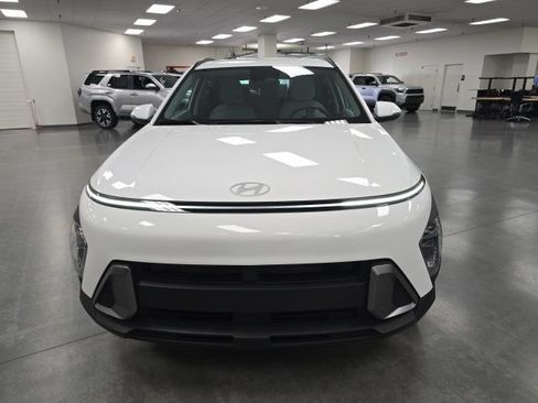 Used 2024 Hyundai Kona SEL FWD image 2