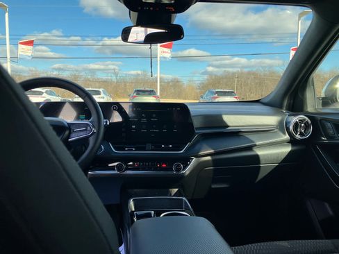 Certified 2025 Chevrolet Equinox LT image 32