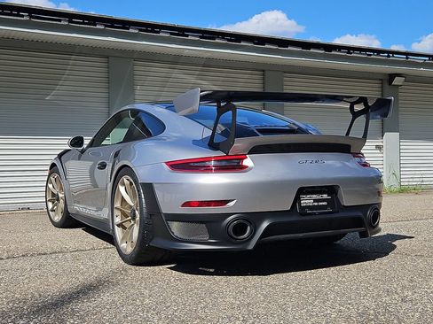 Certified 2019 Porsche 911 GT2 RS RWD image 3