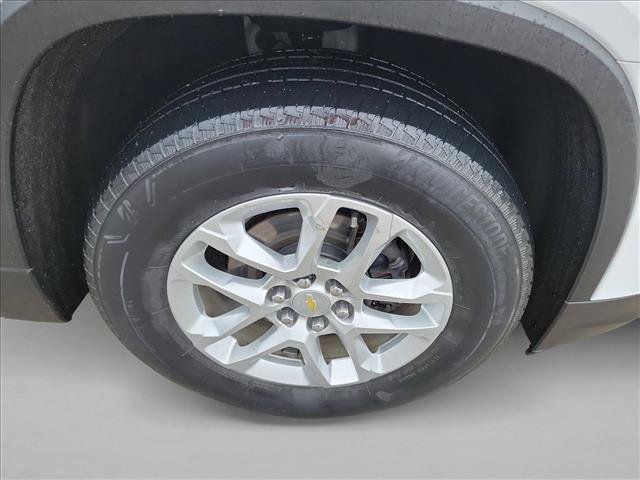 Used 2023 Chevrolet Traverse LS w/ Safety Package FWD image 10