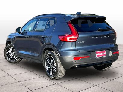 New 2026 Volvo XC40 B5 Core w/ Climate Package