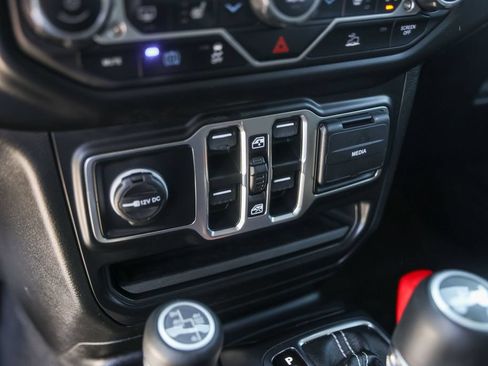 Used 2023 Jeep Wrangler Unlimited Sahara w/ Cold Weather Group AWD/4WD image 18
