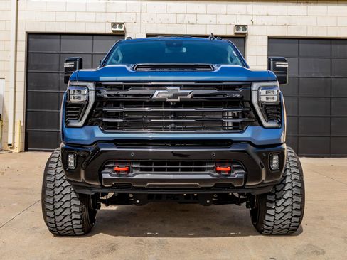 Used 2025 Chevrolet Silverado 2500 LT w/ Trail Boss Package image 2