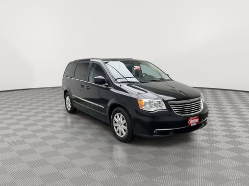 Used 2015 Chrysler Town & Country Touring image 27