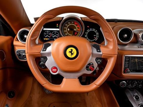 Used 2016 Ferrari California T RWD image 6
