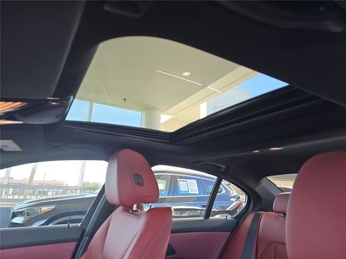 Certified 2025 BMW 330i Sedan w/ Convenience Package image 24