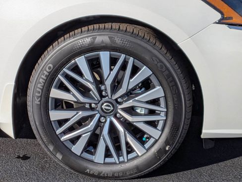 New 2025 Nissan Altima 2.5 SV image 10