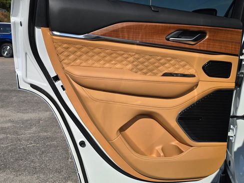New 2025 Jeep Grand Cherokee Summit image 40