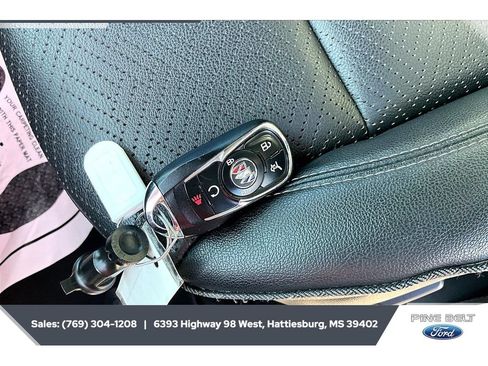 Used 2023 Buick Encore GX Essence w/ Experience Buick Package FWD image 9