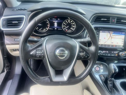 Used 2016 Nissan Maxima Platinum FWD image 17