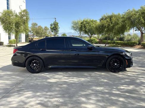 Used 2019 BMW 740i w/ M Sport Package RWD image 2