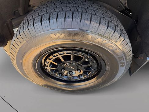 Used 2025 Toyota Tacoma SR5 AWD/4WD image 11