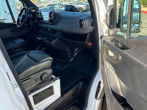 Used 2025 Mercedes-Benz Sprinter 2500 image 30