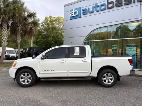 Used 2015 Nissan Titan SV RWD image 2