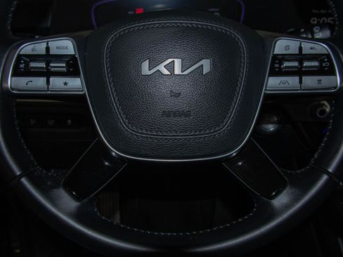 Used 2025 Kia Telluride S image 12