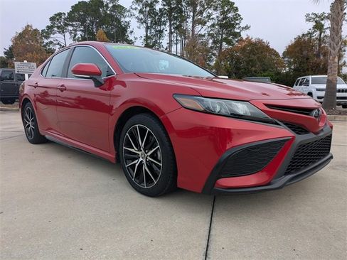 Used 2024 Toyota Camry SE image 2