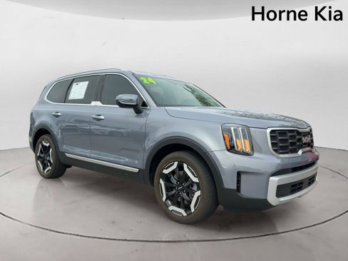 Certified 2024 Kia Telluride S FWD image 2